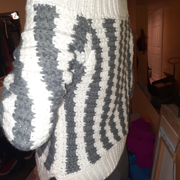 Never Worn Jean Length Sweater! - Picture 3 of 7